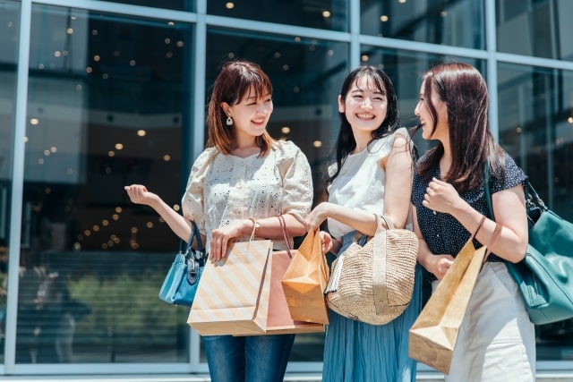 ショッピング中の女性