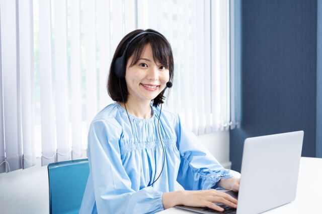 女性　インカム