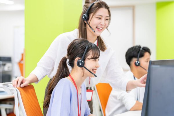 サポートを受ける新人オペレーター